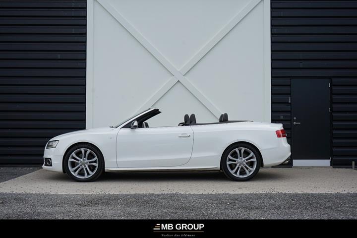 Hvid Audi S5 fra 2011