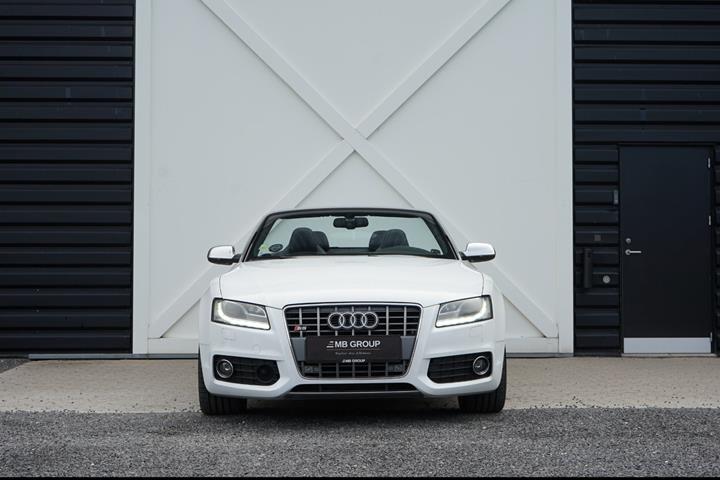Hvid Audi S5 fra 2011