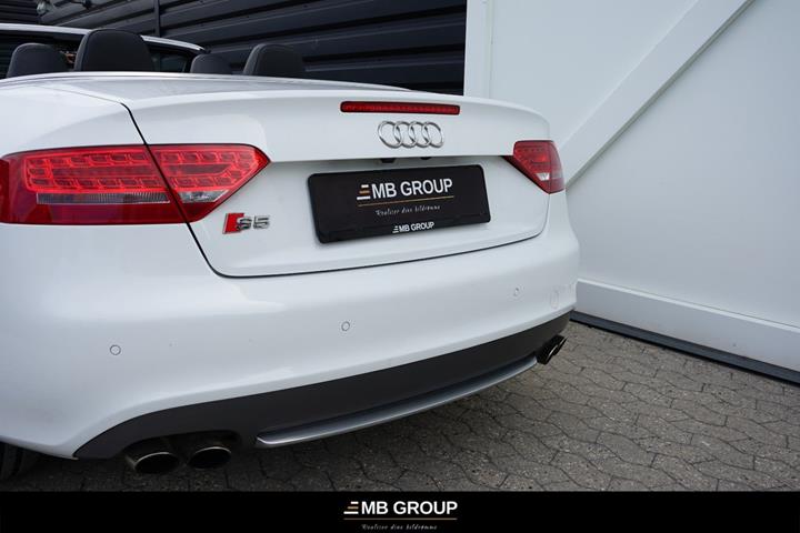 Hvid Audi S5 fra 2011