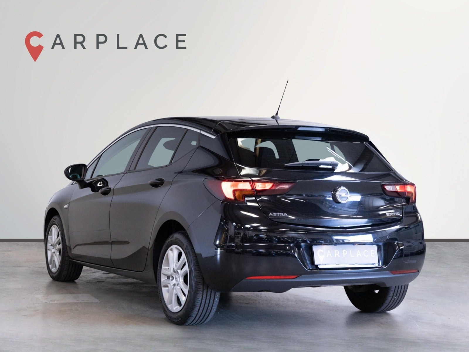 Sort Opel Astra fra 2019