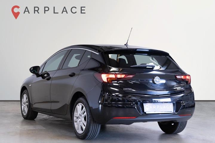 Sort Opel Astra fra 2019