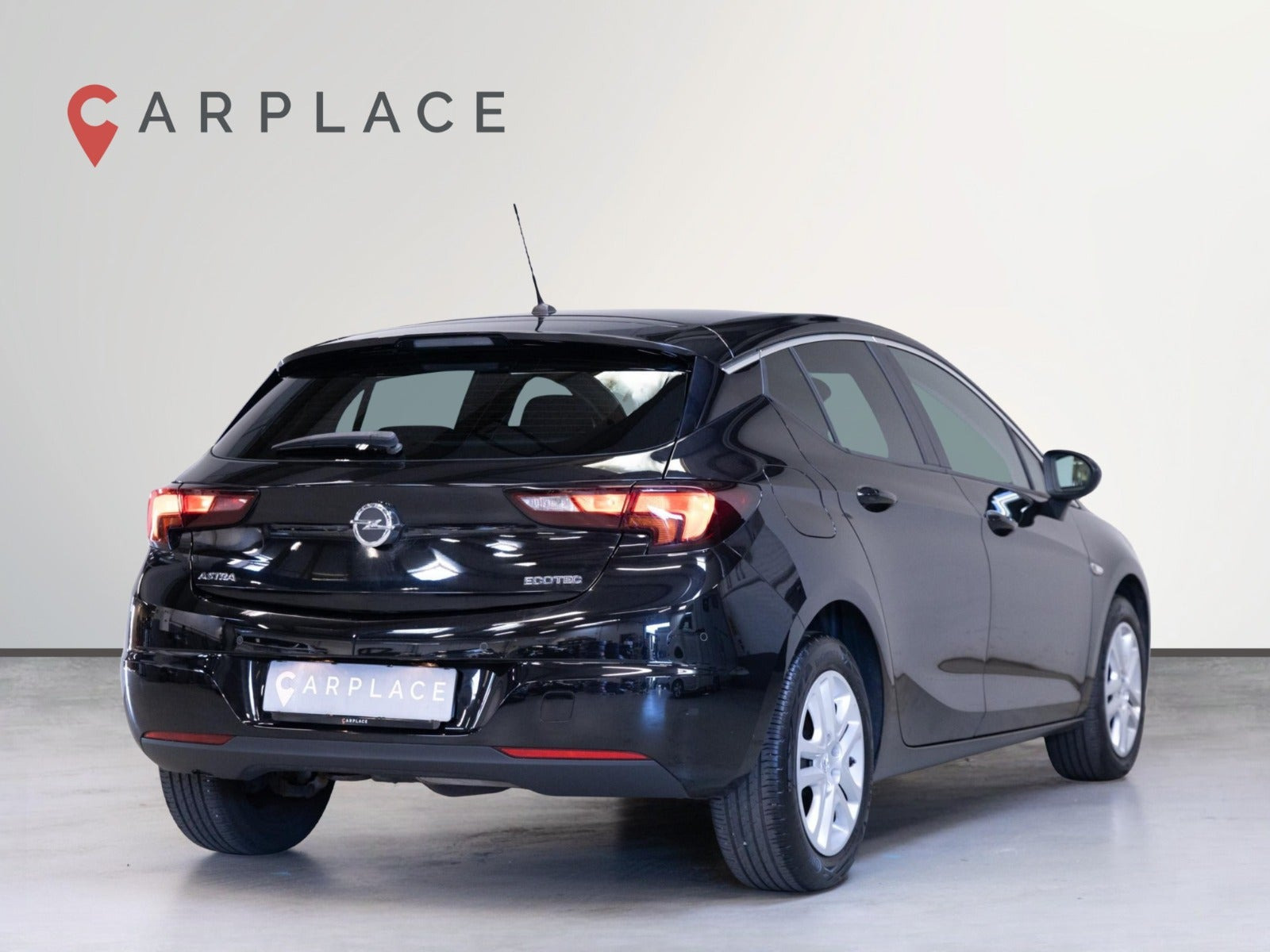 Sort Opel Astra fra 2019