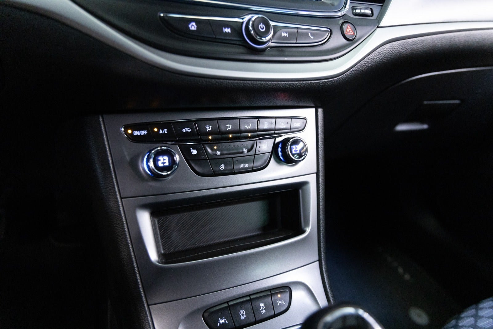 Sort Opel Astra fra 2019