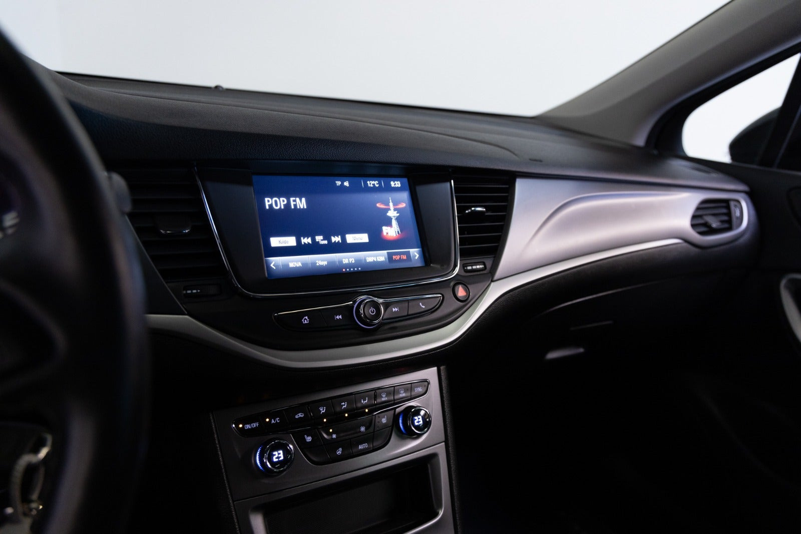 Sort Opel Astra fra 2019