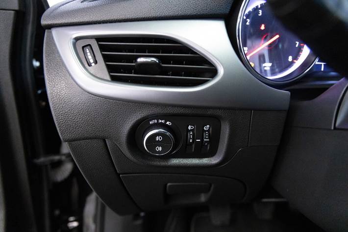 Sort Opel Astra fra 2019