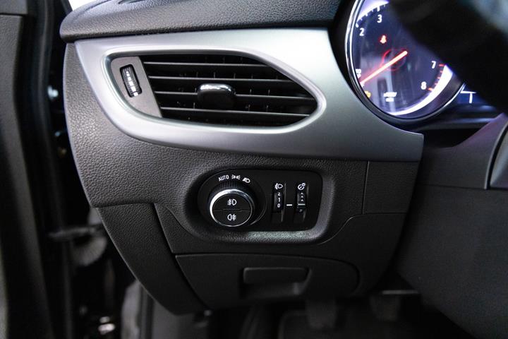 Sort Opel Astra fra 2019