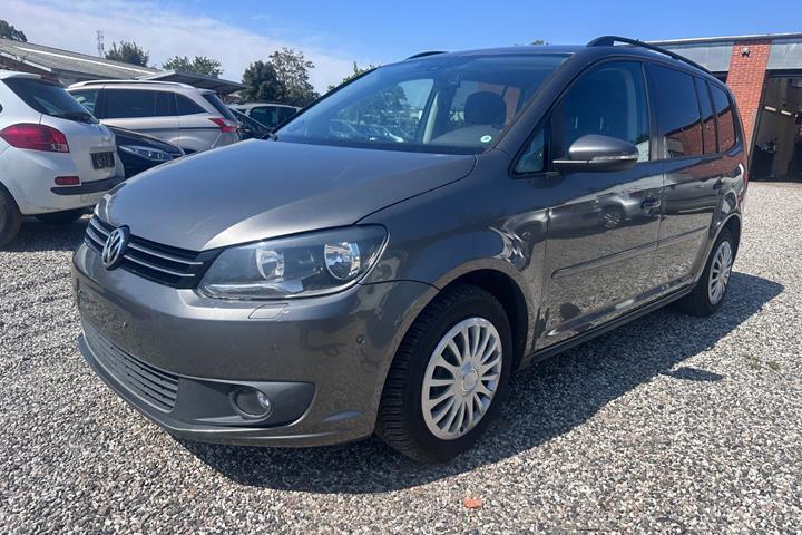 undefined VW Touran fra 2014 set udefra