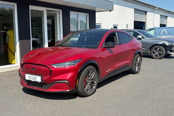 Rød Ford Mustang Mach-E fra 2021