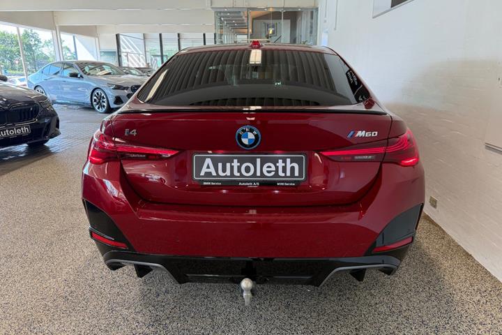Rød BMW i4 fra 2025