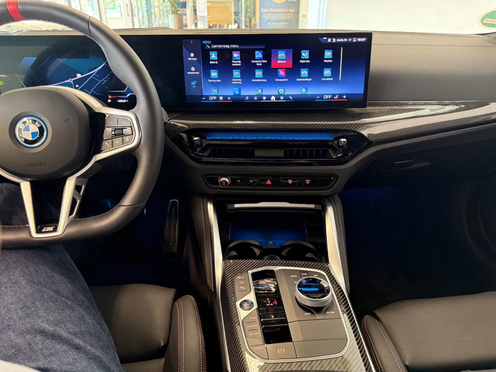Rød BMW i4 fra 2025