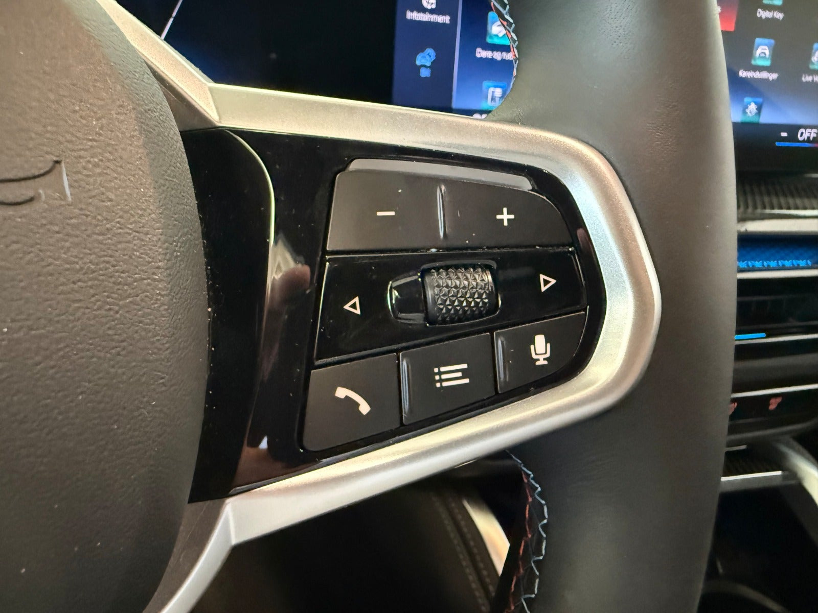 Rød BMW i4 fra 2025