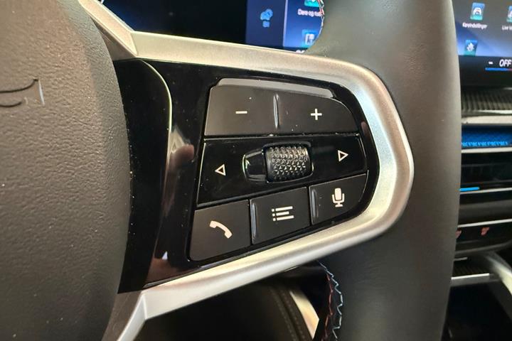 Rød BMW i4 fra 2025