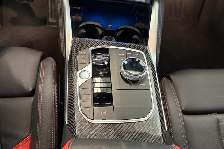 Rød BMW i4 fra 2025