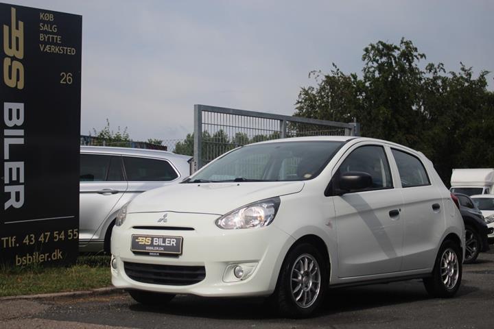 Hvid Mitsubishi Space Star fra 2015 set udefra