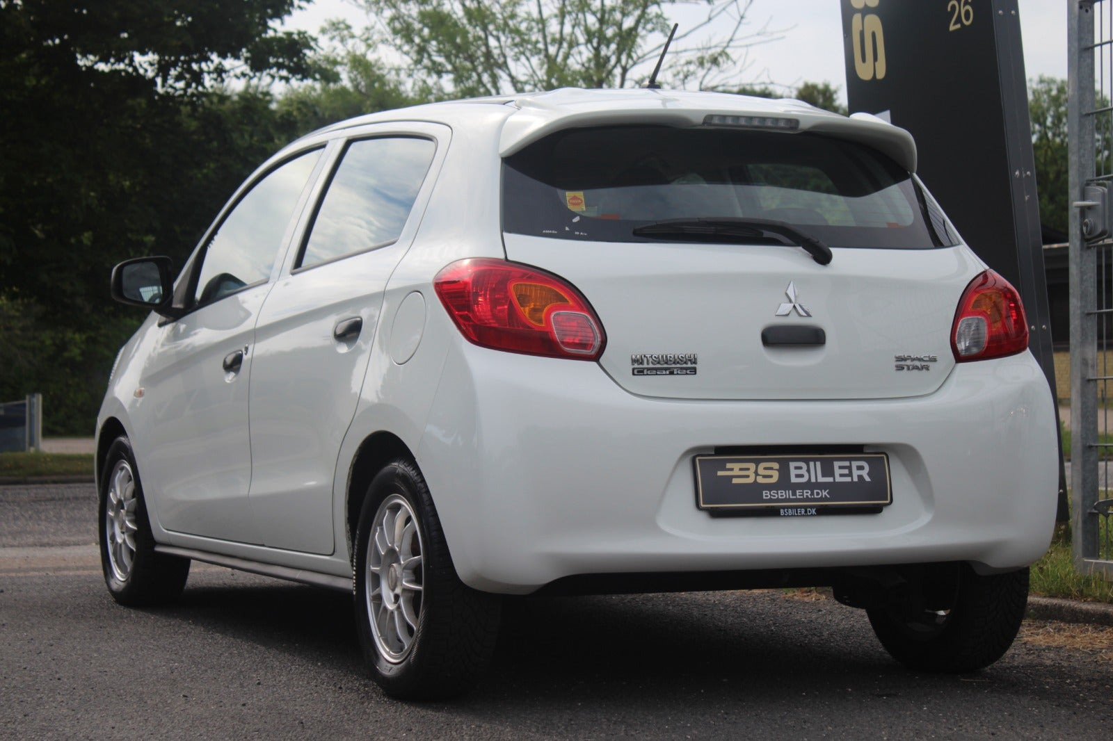 Hvid Mitsubishi Space Star fra 2015