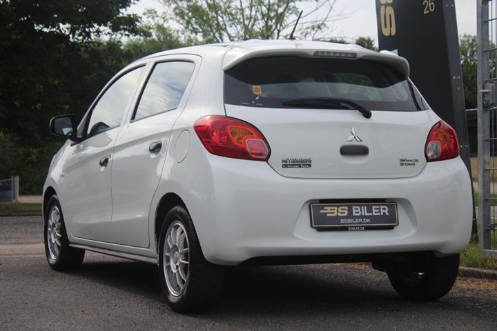 Hvid Mitsubishi Space Star fra 2015