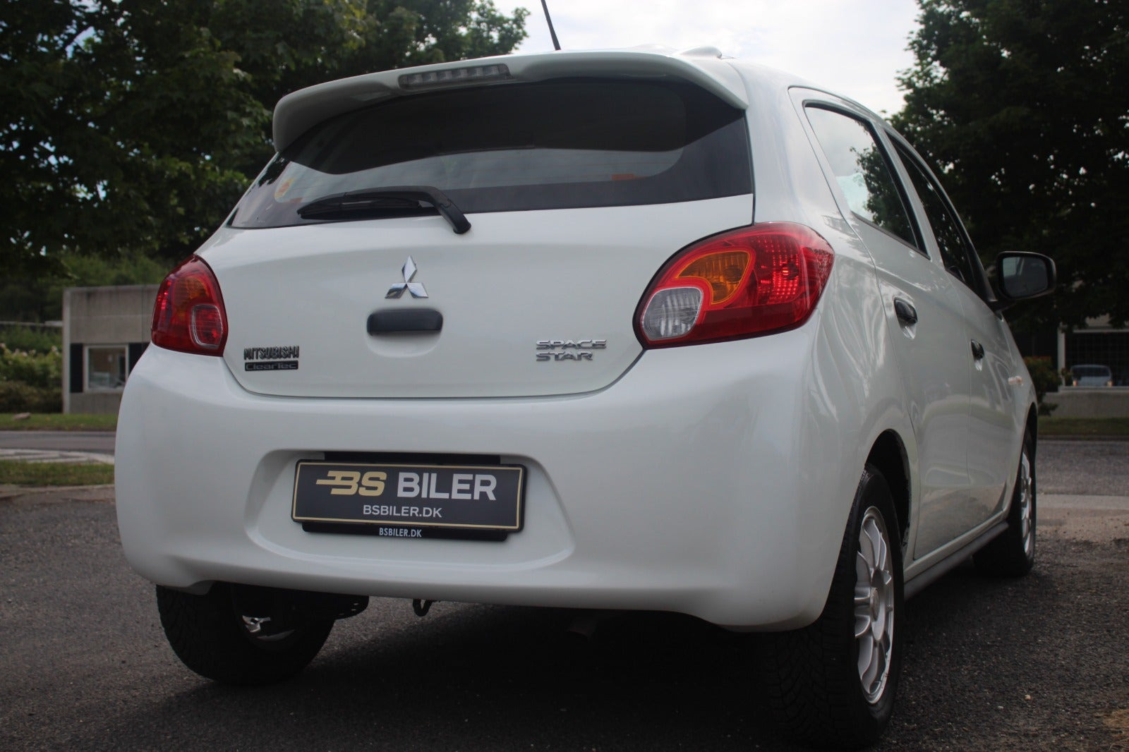 Hvid Mitsubishi Space Star fra 2015