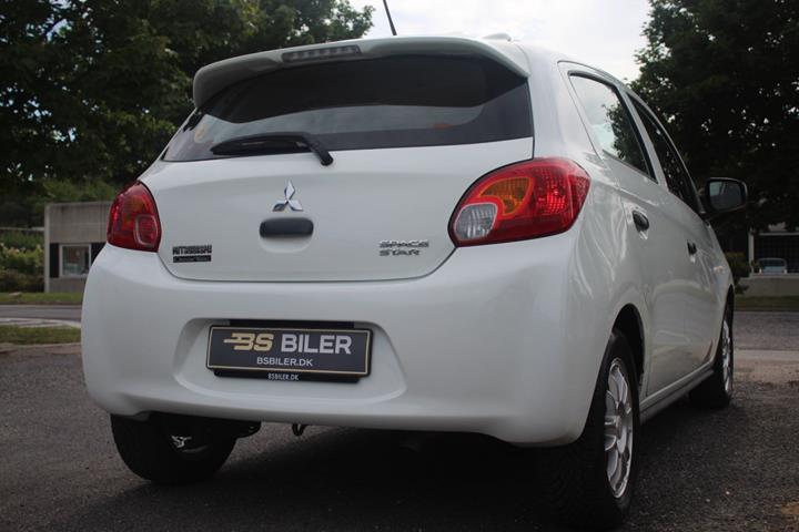 Hvid Mitsubishi Space Star fra 2015