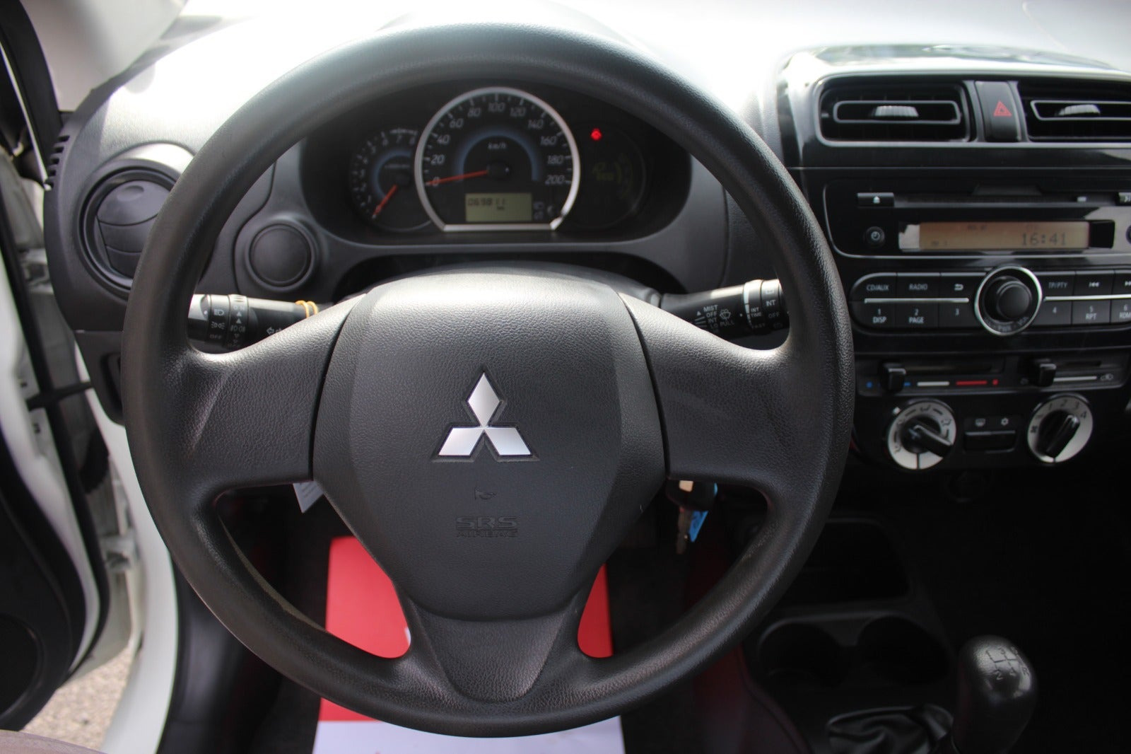 Hvid Mitsubishi Space Star fra 2015