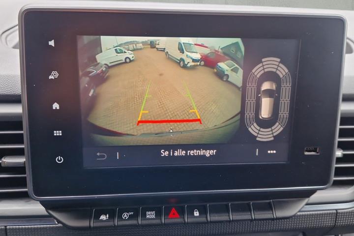 Grå Nissan Primastar fra 2022