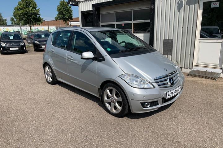 Sølv Mercedes A180 fra 2011