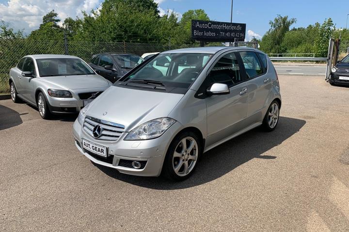 Sølv Mercedes A180 fra 2011