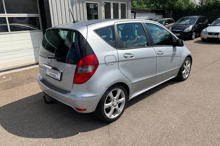 Sølv Mercedes A180 fra 2011