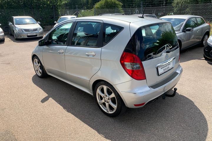 Sølv Mercedes A180 fra 2011