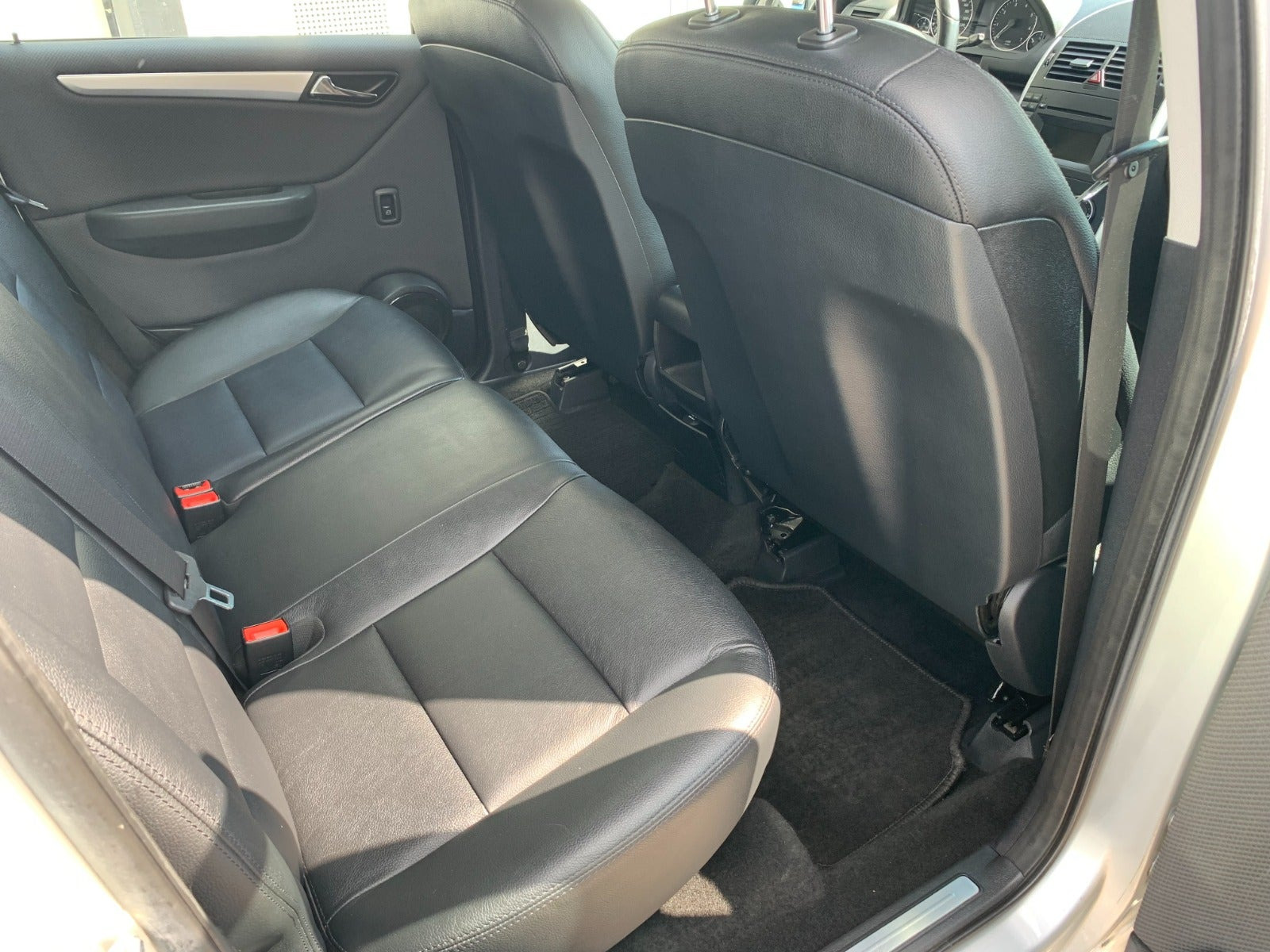 Sølv Mercedes A180 fra 2011