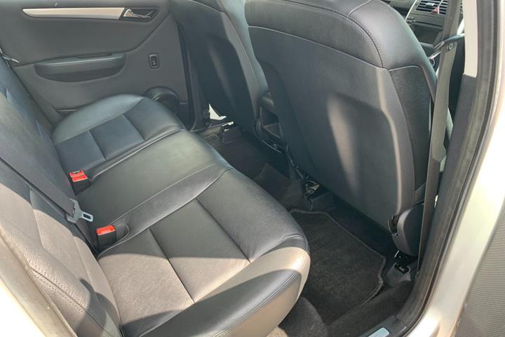 Sølv Mercedes A180 fra 2011