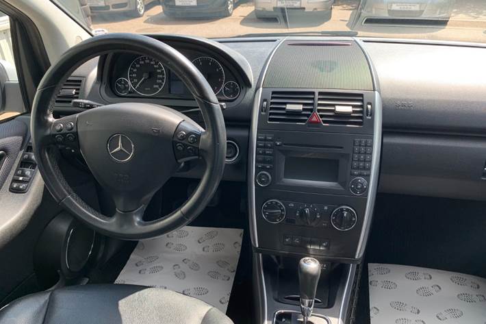 Sølv Mercedes A180 fra 2011