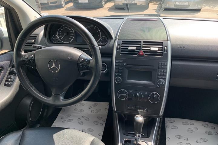 Sølv Mercedes A180 fra 2011