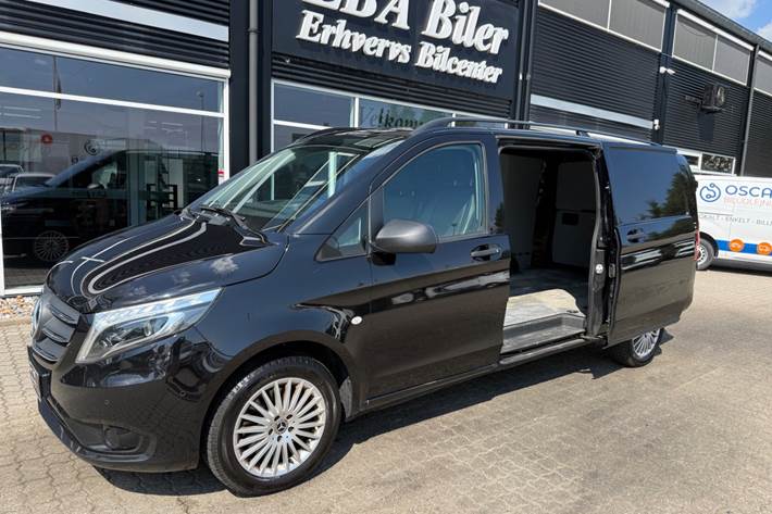 Sort Mercedes Vito 119 fra 2023