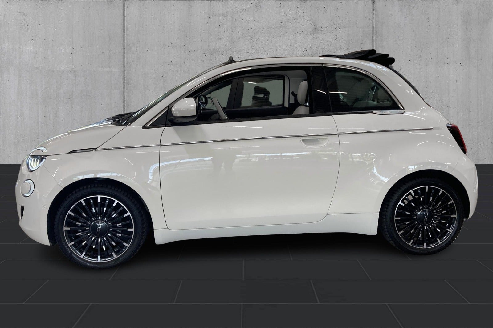 Hvid Fiat 500e fra 2023