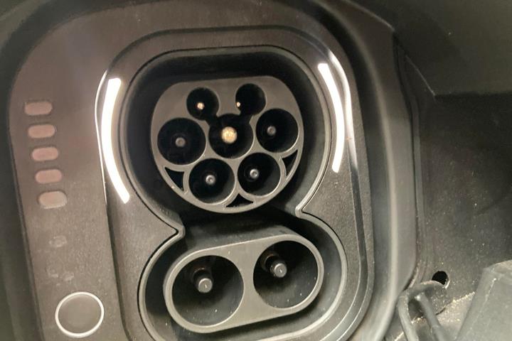 Hvid Fiat 500e fra 2023
