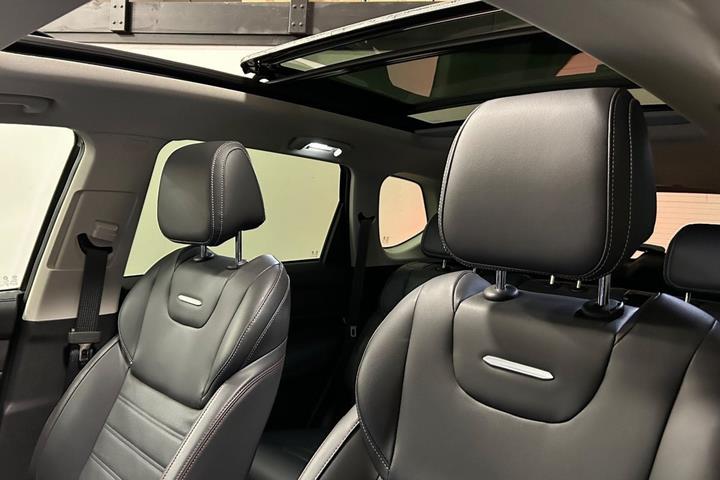 Sort Maxus Euniq6 fra 2022