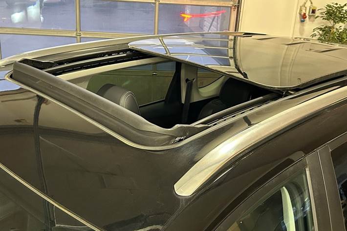 Sort Maxus Euniq6 fra 2022