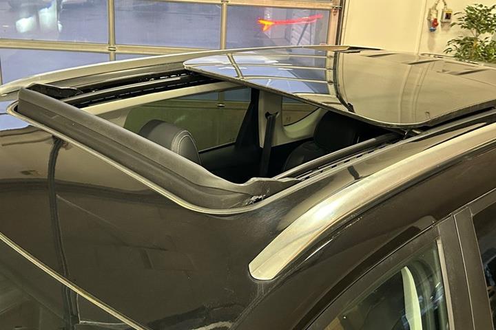 Sort Maxus Euniq6 fra 2022