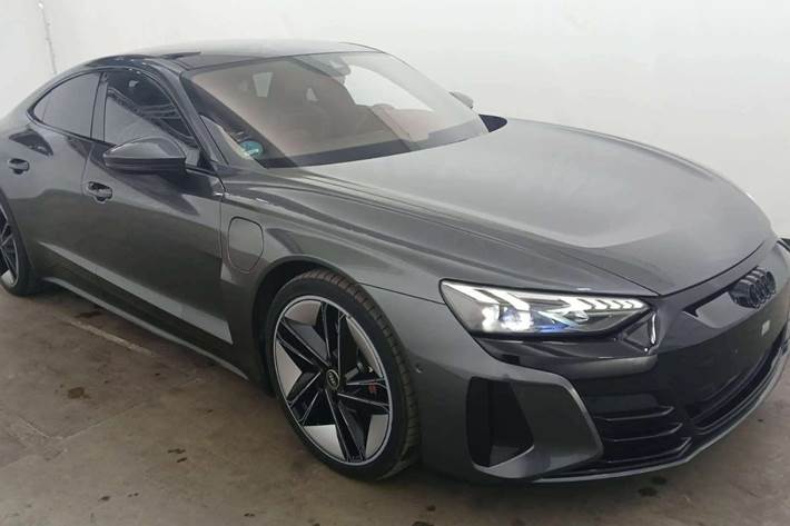 Grå Audi e-tron GT fra 2023