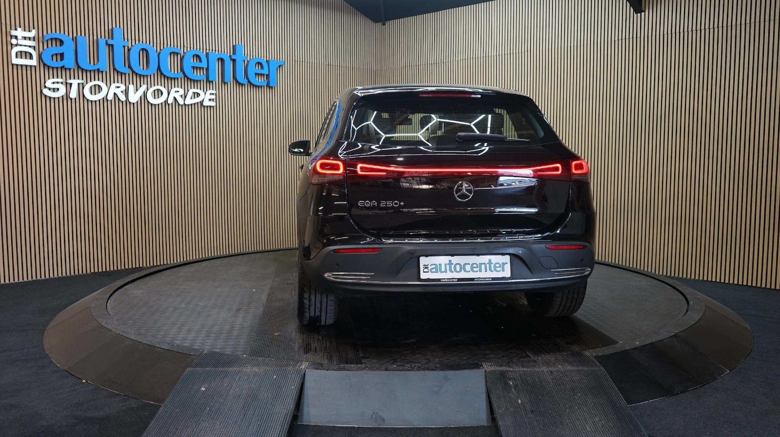Sort Mercedes EQA250+ fra 2024