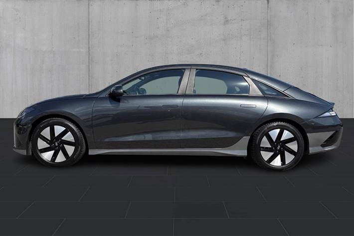 Grå Hyundai Ioniq 6 fra 2023