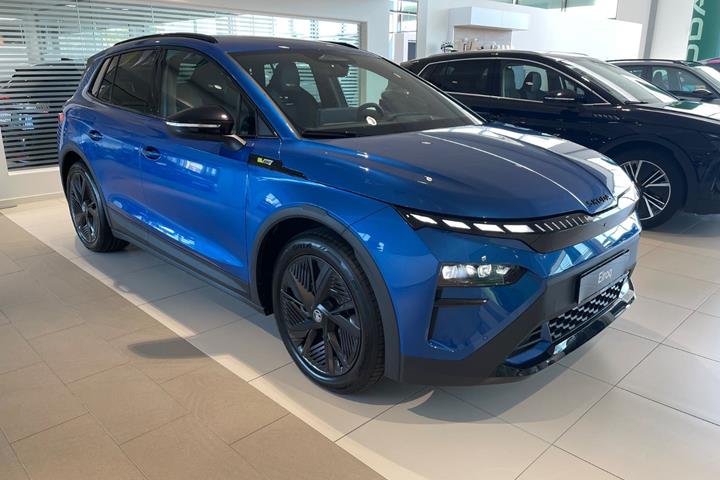 Blå Skoda Elroq fra 2027 set udefra
