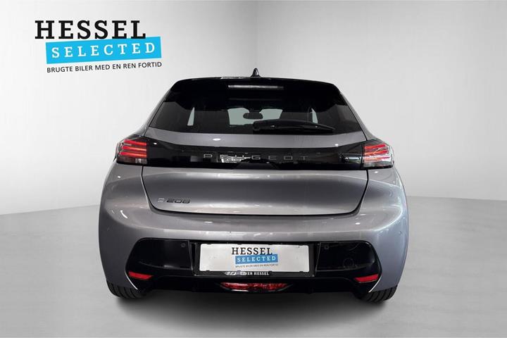 Grå Peugeot e-208 fra 2024