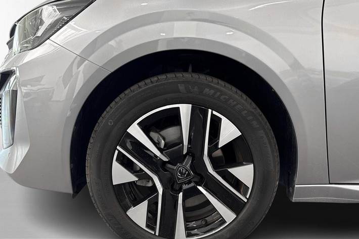 Grå Peugeot e-208 fra 2024