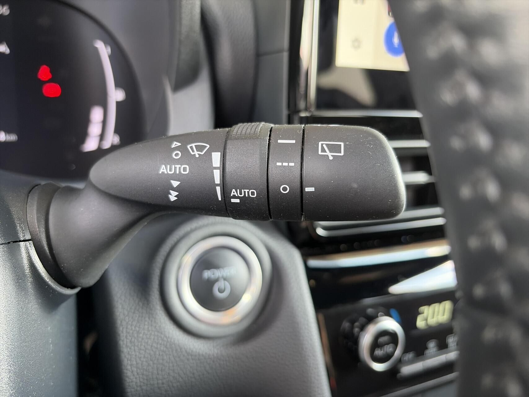 Hvid Toyota Yaris Cross fra 2024