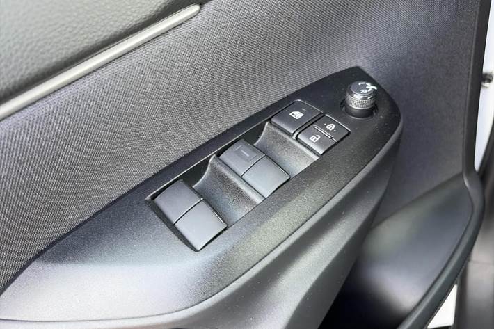 Hvid Toyota Yaris Cross fra 2024