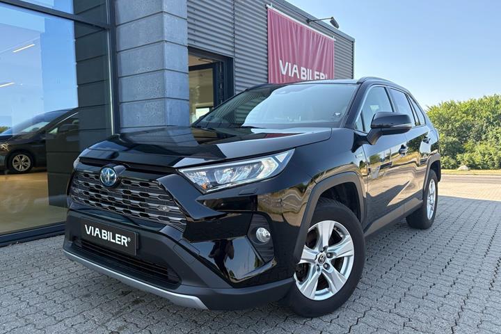 Sort Toyota RAV4 fra 2020 set udefra