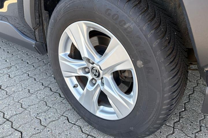 Sort Toyota RAV4 fra 2020