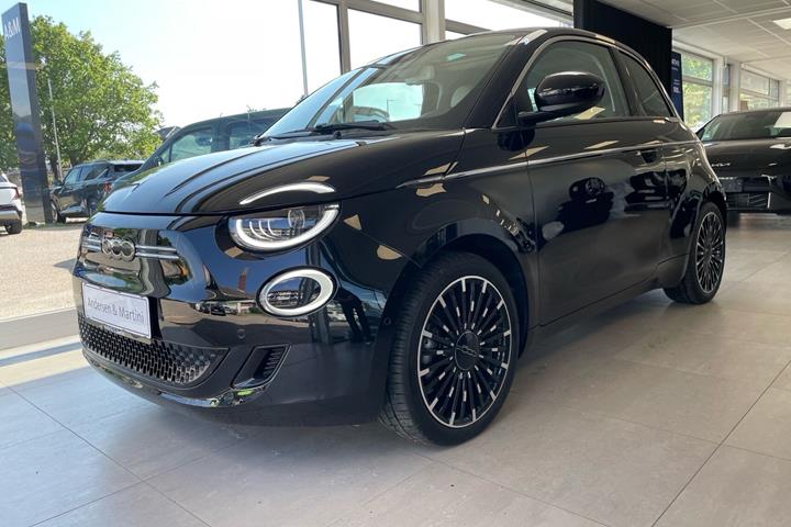 Sort Fiat 500e fra 2023 set udefra