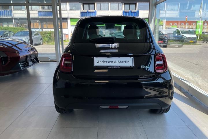 Sort Fiat 500e fra 2023